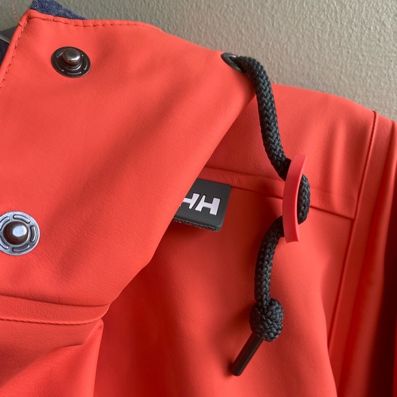 💜SOLD💜Women’s Raincoat with Hood - Picture 4 of 7